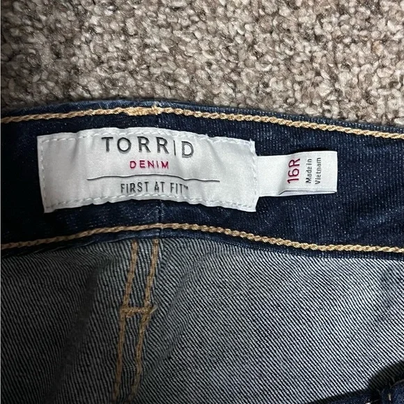 TORRID relaxed boot cut jeans - Picture 6 of 6